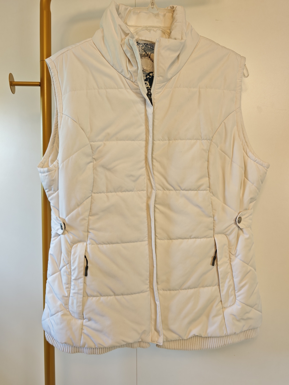 Oakley White Quilted Sleeveless Puffer Vest Waist Accenting, Pockets Size Medium